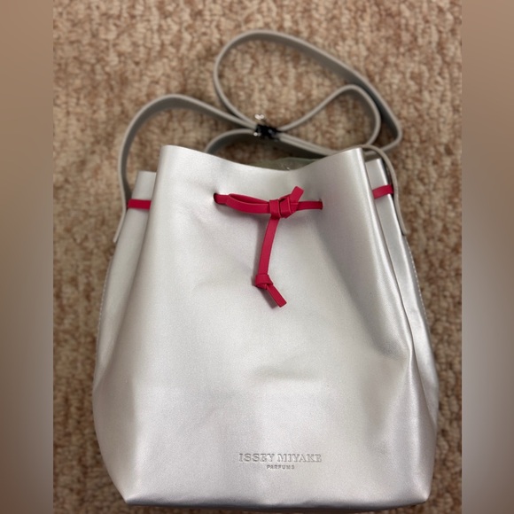 ISSEY MIYAKE Metallic Silver BUCKET Crossbody SHOULDER Sak BAG Fuchsia - Picture 3 of 11